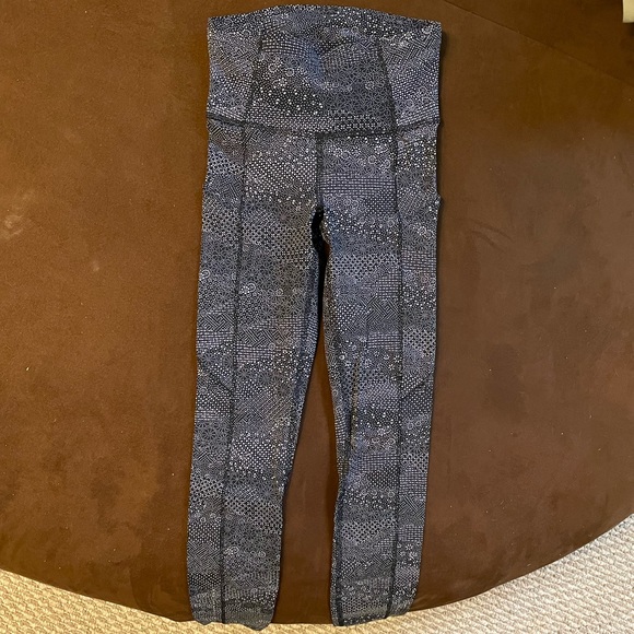 LuluLemon Leggings with Pockets - Picture 1 of 1